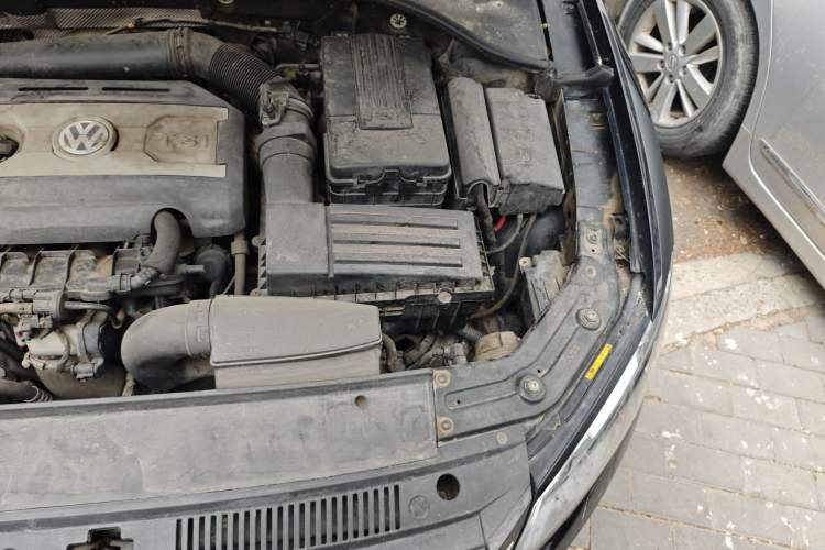 Used Volkswagen Passat 2011 1.8TSI DSG Prestige Edition Engine Bay Left