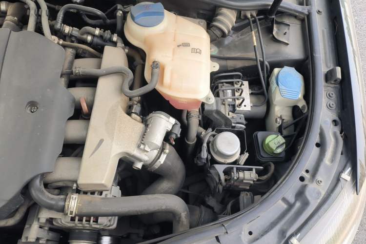 Used Volkswagen Passat 2011 1.8T Automatic Luxury Model Engine Bay Left