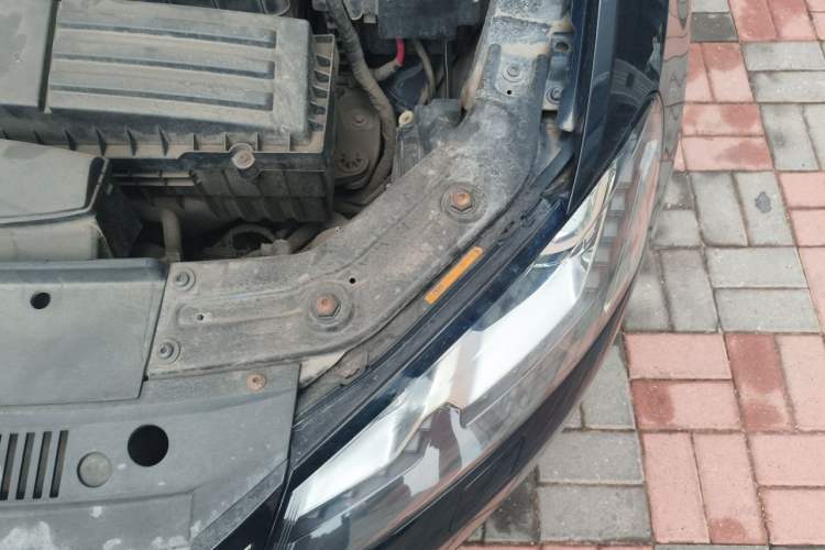 Used Volkswagen Passat 2011 1.8TSI DSG Prestige Edition Engine Bay Left