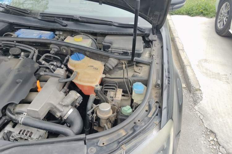 Used Volkswagen Passat 2011 1.8T Automatic Luxury Model Engine Bay Left