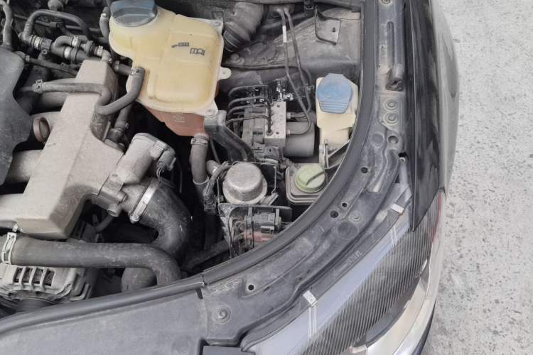 Used Volkswagen Passat 2011 1.8T Automatic Luxury Model Engine Bay Left