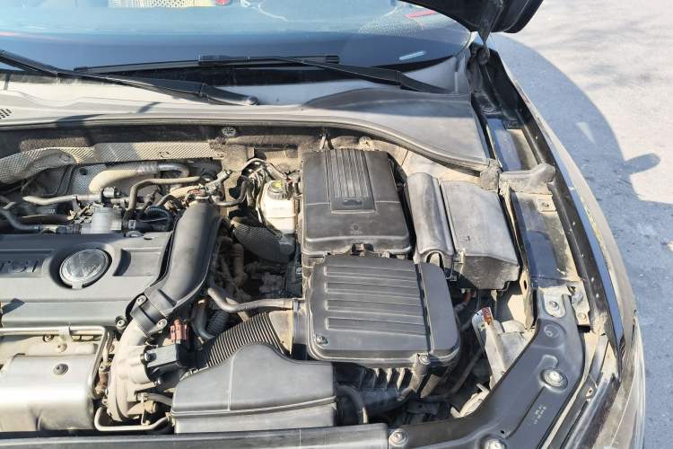 Used Volkswagen Passat 2011 1.4 TSI DSG Prestige Edition Engine Bay Left