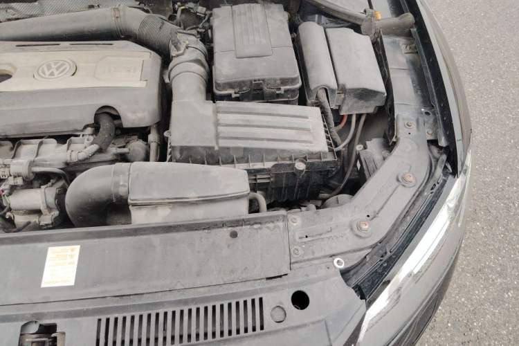 Used Volkswagen Passat 2011 1.8TSI DSG Prestige Edition Engine Bay Left
