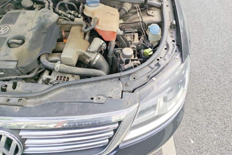 Used Volkswagen Passat 2011 1.8T Automatic Luxury Model Engine Bay Left