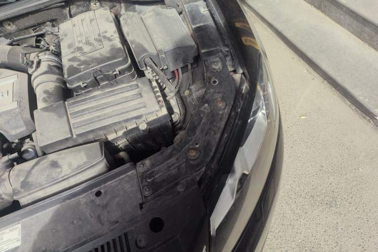 Used Volkswagen Passat 2011 2.0 TSI DSG Premium Edition Engine Bay Left