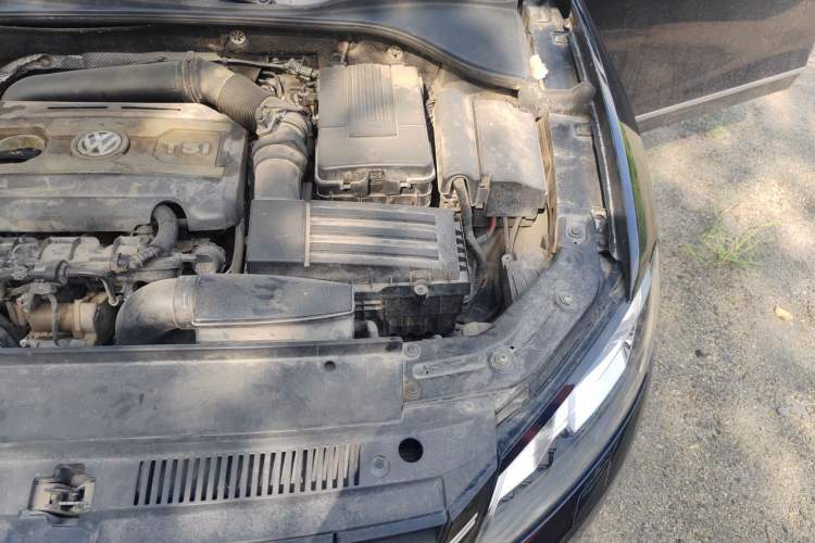 Used Volkswagen Passat 2011 2.0 TSI DSG Premium Edition Engine Bay Left