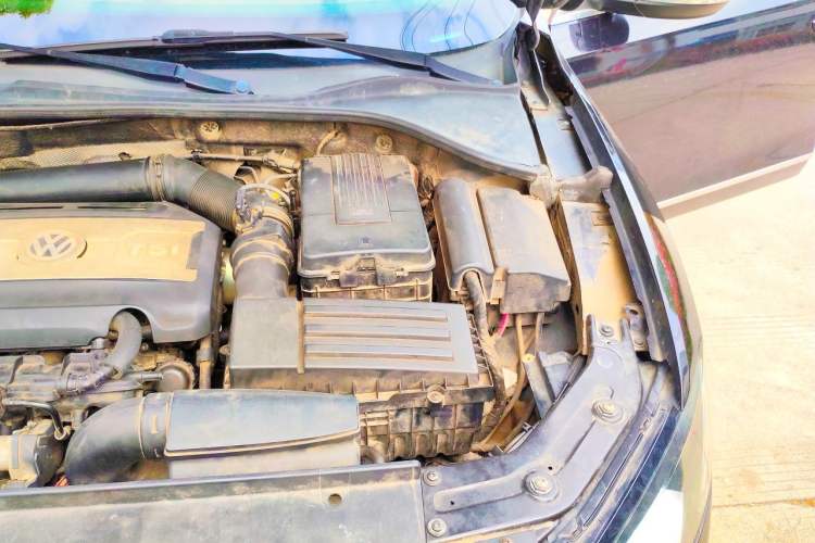 Used Volkswagen Passat  Engine Bay Left
