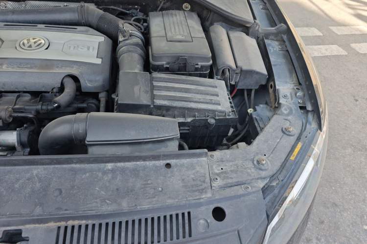 Used Volkswagen Passat 2011 1.8TSI DSG Prestige Edition Engine Bay Left