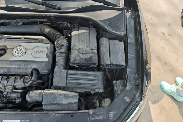 Used Volkswagen Passat 2011 1.8TSI DSG Prestige Edition Engine Bay Left