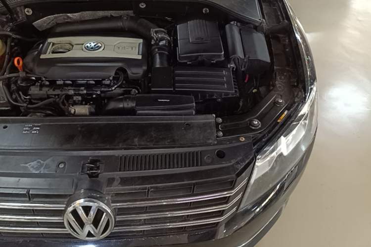 Used Volkswagen Passat 2011 2.0 TSI DSG Premium Edition Engine Bay Left