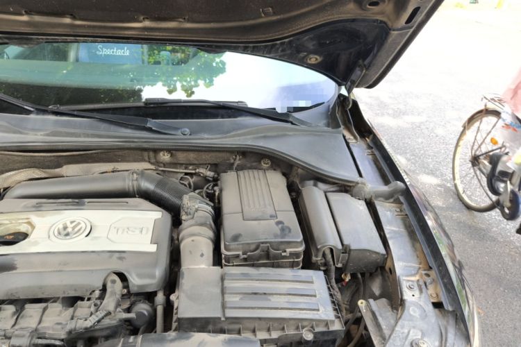 Used Volkswagen Passat 2011 1.8TSI Automatic Prestige Edition Engine Bay Left