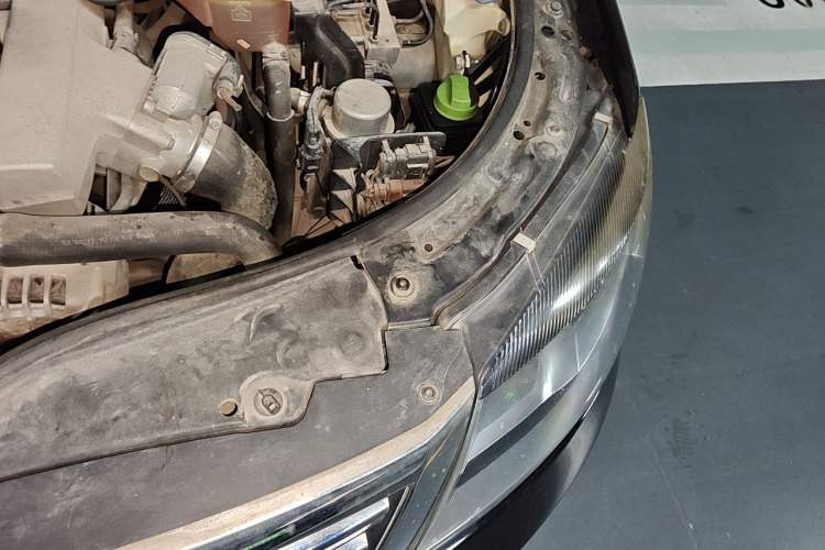 Used Volkswagen Passat 2011 1.8T Automatic Luxury Model Engine Bay Left
