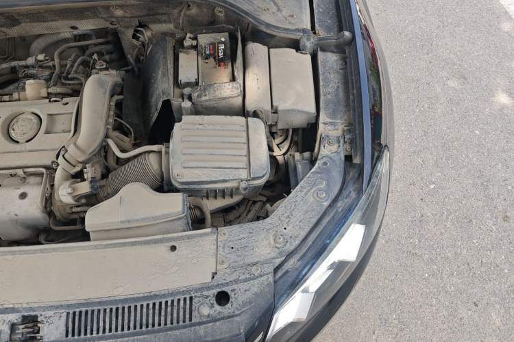 Used Volkswagen Passat 2011 1.4 TSI Manual Luxury Edition Engine Bay Left