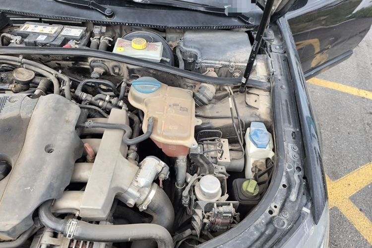 Used Volkswagen Passat 2011 1.8T Automatic Luxury Model Engine Bay Left