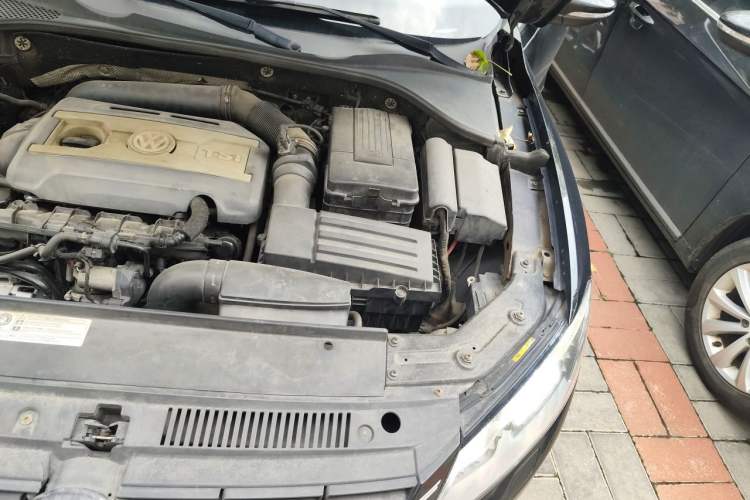 Used Volkswagen Passat 2011 2.0 TSI DSG Premium Edition Engine Bay Left