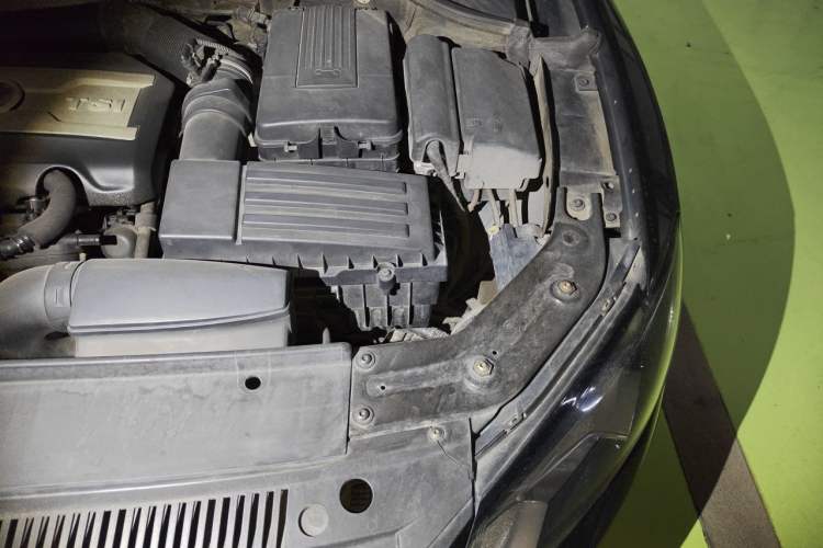 Used Volkswagen Passat 2011 1.8 TSI DSG Prestige Edition Engine Bay Left