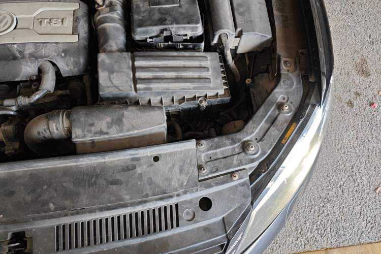 Used Volkswagen Passat 2011 1.8TSI DSG Prestige Edition Engine Bay Left