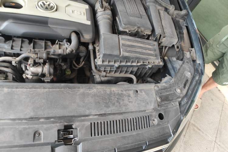 Used Volkswagen Passat 2011 1.8TSI Automatic Prestige Edition Engine Bay Left