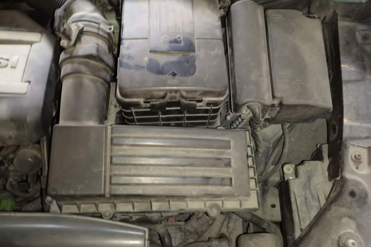 Used Volkswagen Passat 2011 1.8TSI DSG Prestige Edition Engine Bay Left
