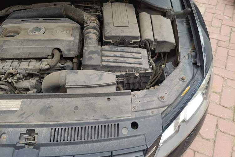 Used Volkswagen Passat 2011 1.8TSI Automatic Prestige Edition Engine Bay Left
