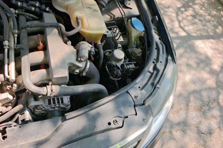 Used Volkswagen Passat 2011 1.8T Automatic Luxury Model Engine Bay Left