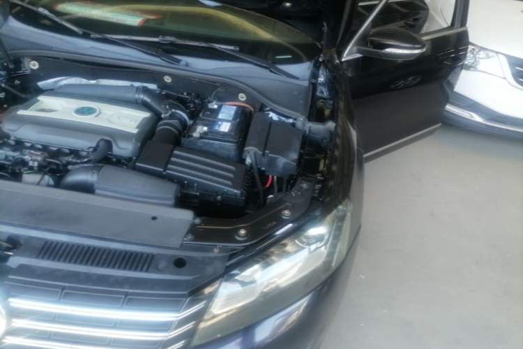 Used Volkswagen Passat 2011 1.8TSI DSG Prestige Edition Engine Bay Left