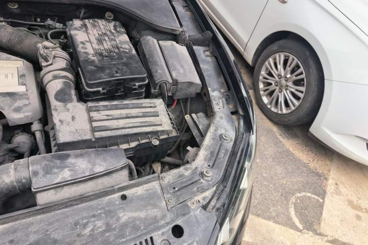 Used Volkswagen Passat  Engine Bay Left