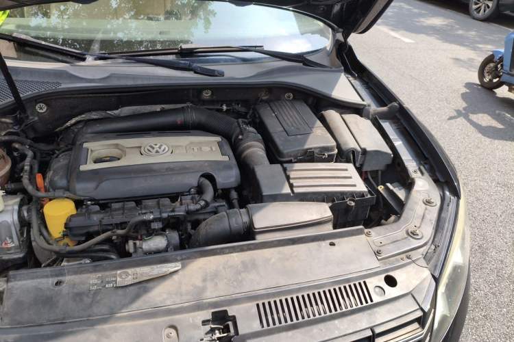 Used Volkswagen Passat 2011 1.8TSI Automatic Prestige Edition Engine Bay Left
