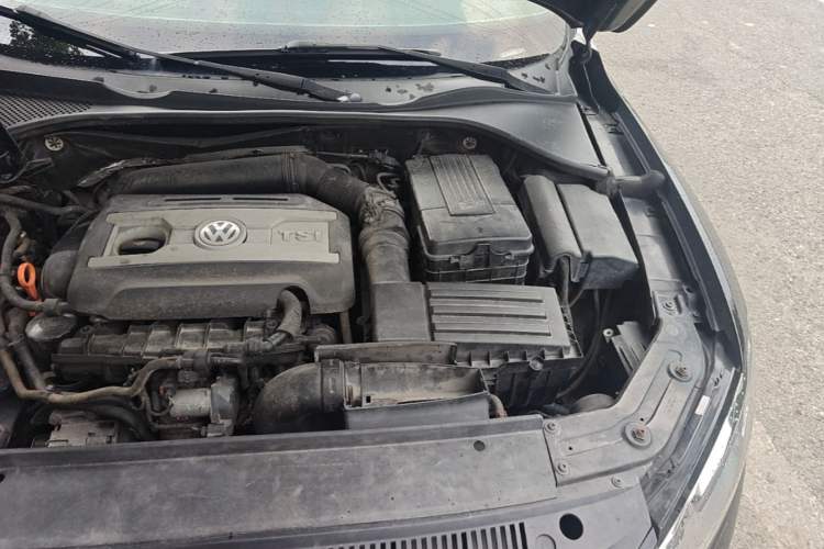 Used Volkswagen Passat 2011 2.0 TSI DSG Premium Edition Engine Bay Left