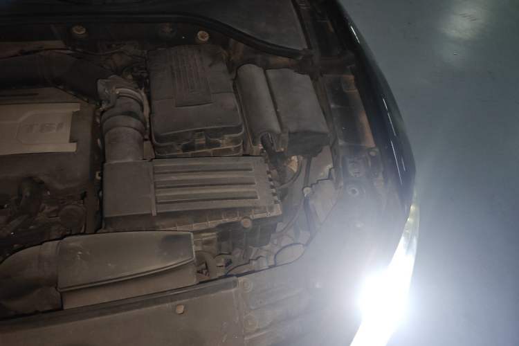 Used Volkswagen Passat 2011 1.8TSI DSG Prestige Edition Engine Bay Left
