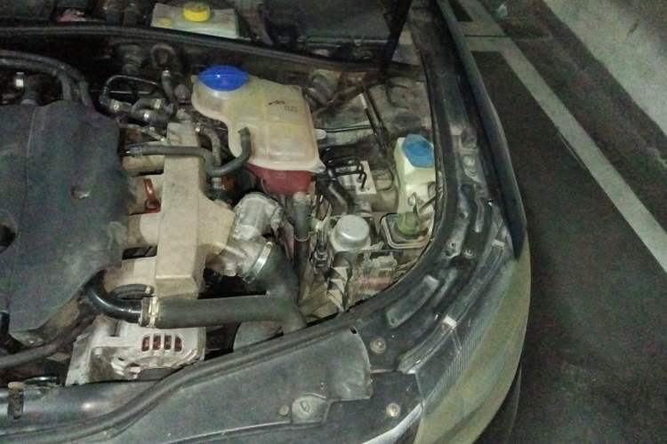 Used Volkswagen Passat 2011 1.8T Automatic Luxury Model Engine Bay Left