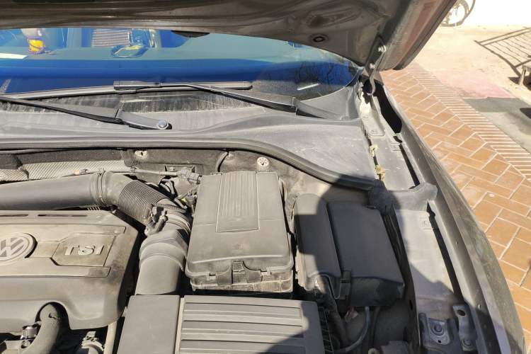Used Volkswagen Passat 2011 2.0 TSI DSG Premium Edition Engine Bay Left
