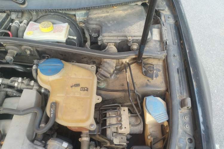 Used Volkswagen Passat 2011 1.8T Automatic Luxury Model Engine Bay Left