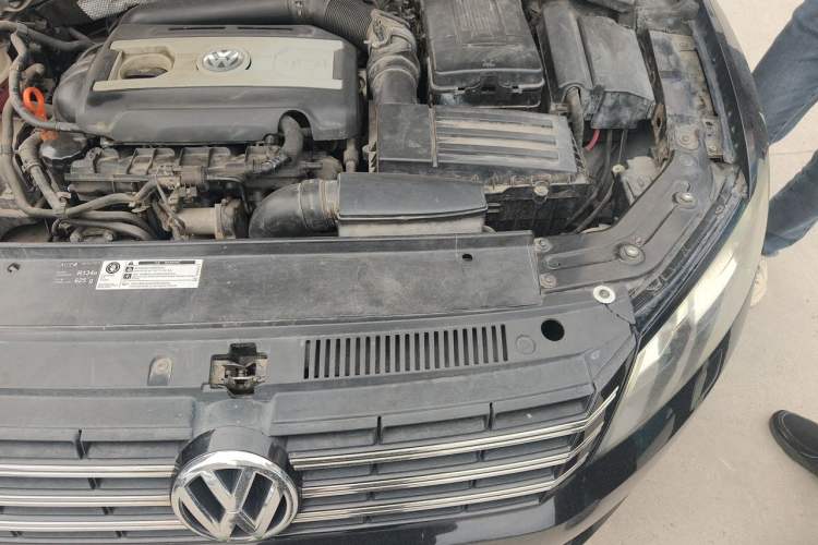 Used Volkswagen Passat 2011 1.8TSI DSG Prestige Edition Engine Bay Left