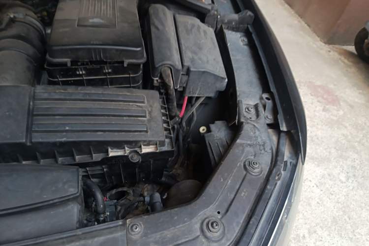 Used Volkswagen Passat 2011 1.8TSI DSG Prestige Edition Engine Bay Left