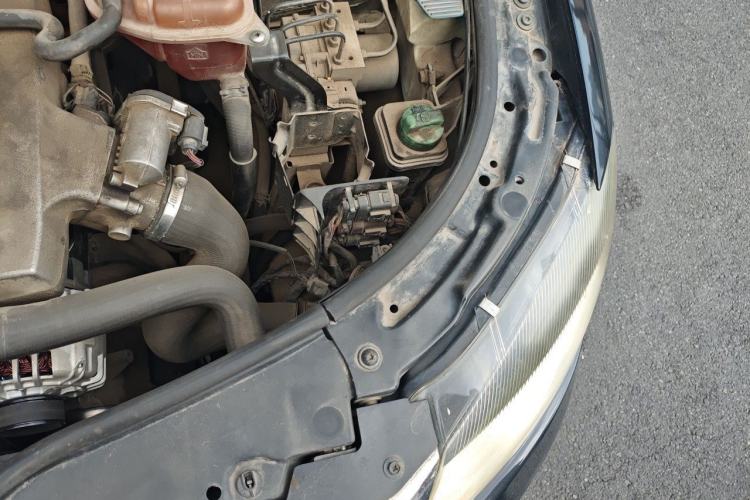 Used Volkswagen Passat  Engine Bay Left