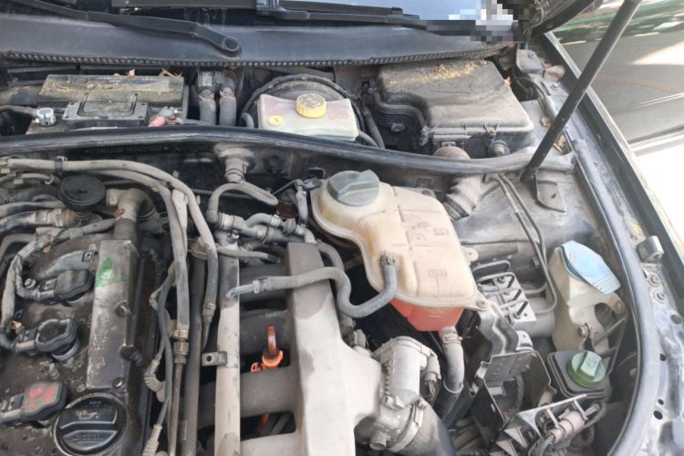Used Volkswagen Passat 2011 1.8T Manual Luxury Model Engine Bay Left