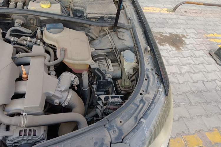 Used Volkswagen Passat 2011 1.8T Manual Luxury Model Engine Bay Left