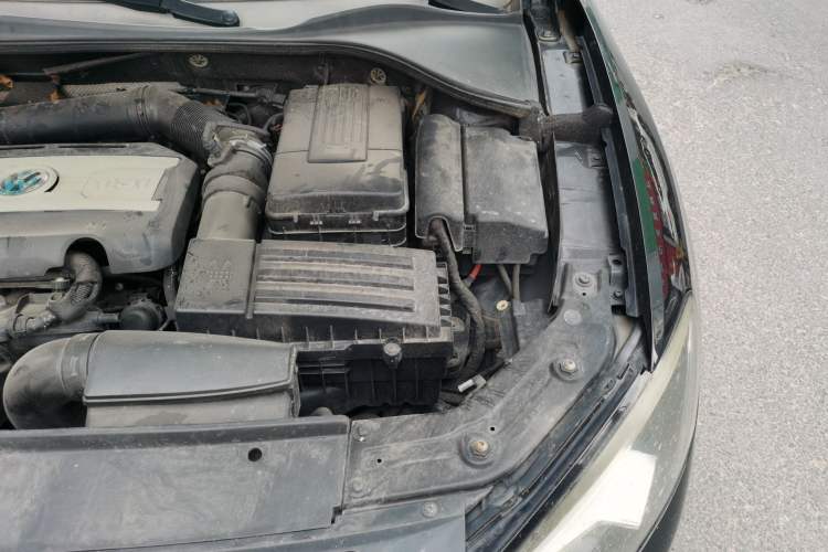 Used Volkswagen Passat 2011 1.8TSI Automatic Prestige Edition Engine Bay Left