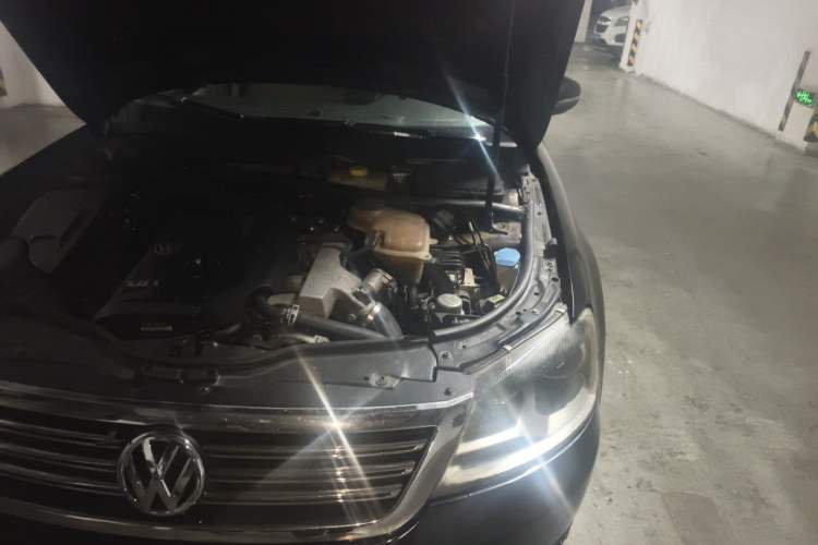 Used Volkswagen Passat 2011 1.8T Automatic Luxury Model Engine Bay Left