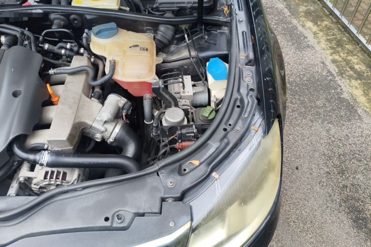 Used Volkswagen Passat 2011 1.8T Automatic Luxury Model Engine Bay Left