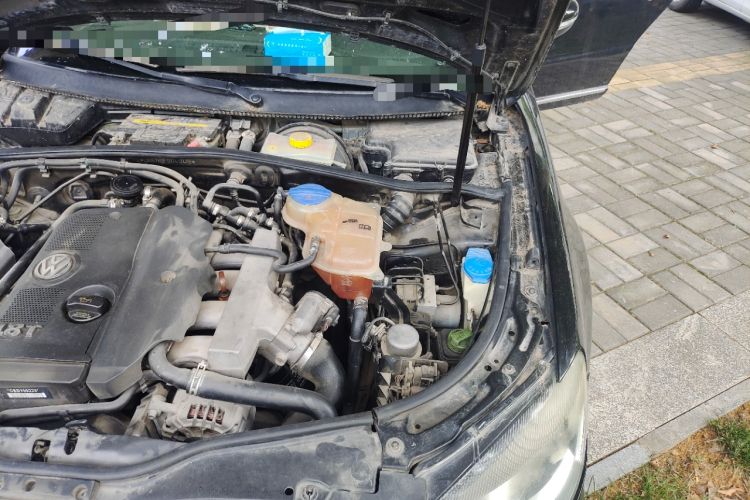 Used Volkswagen Passat 2011 1.8T Automatic Luxury Model Engine Bay Left