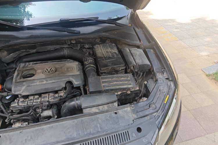 Used Volkswagen Passat 2011 1.8TSI DSG Prestige Edition Engine Bay Left