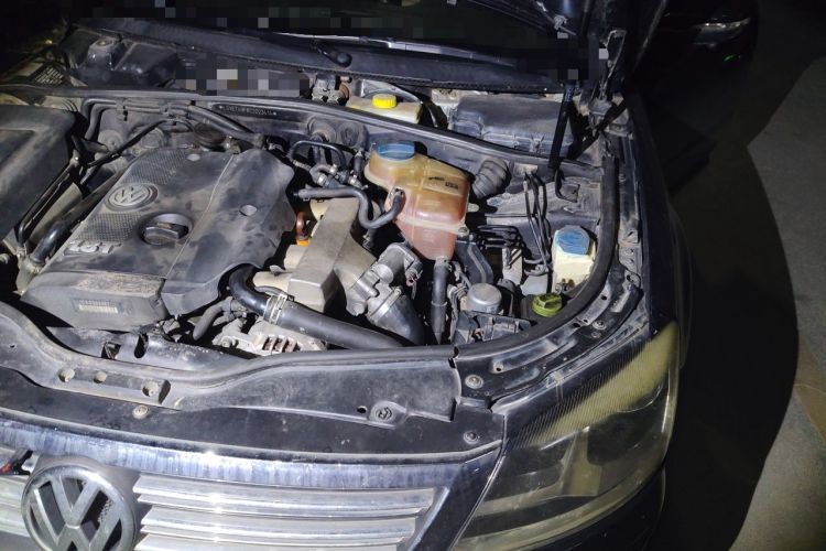 Used Volkswagen Passat 2011 1.8T Automatic Luxury Model Engine Bay Left