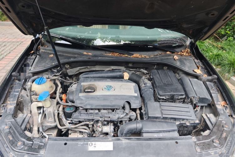 Used Volkswagen Passat 2011 1.8TSI Automatic Prestige Edition Engine Bay