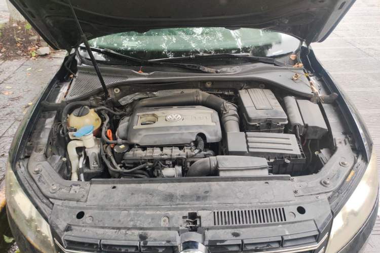 Used Volkswagen Passat 2011 2.0 TSI DSG Premium Edition Engine Bay