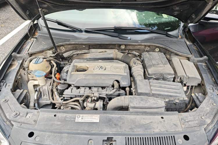 Used Volkswagen Passat 2011 1.8 TSI DSG Prestige Edition Engine Bay