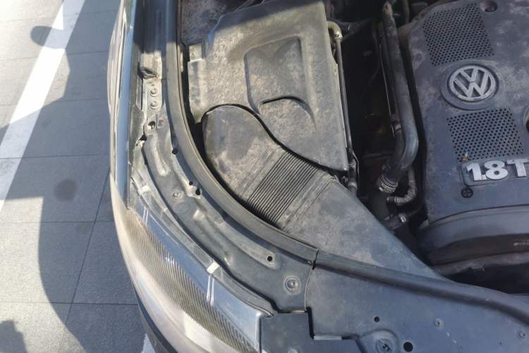 Used Volkswagen Passat 2011 1.8T Automatic Luxury Model Engine Bay Right