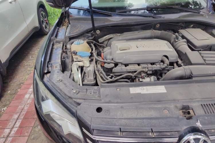 Used Volkswagen Passat 2011 1.8TSI Automatic Prestige Edition Engine Bay Right