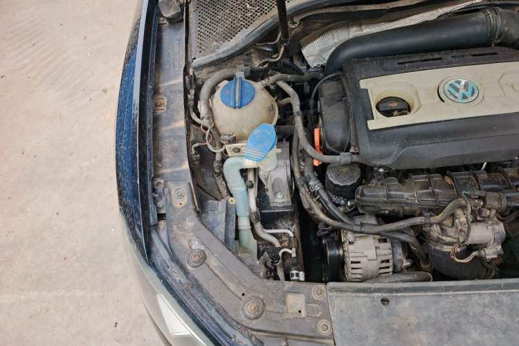 Used Volkswagen Passat 2011 1.8TSI Automatic Prestige Edition Engine Bay Right